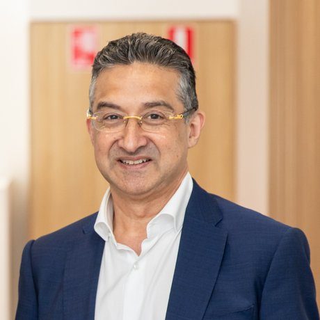 Dr Gagan Khannah, cataract and refractive surgeon at Eastwood Eye Surgery